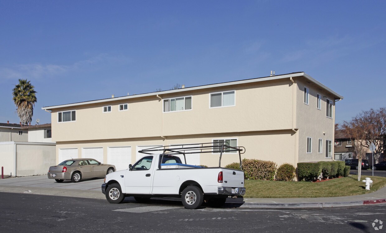 Building Photo - 2120 Monroe St