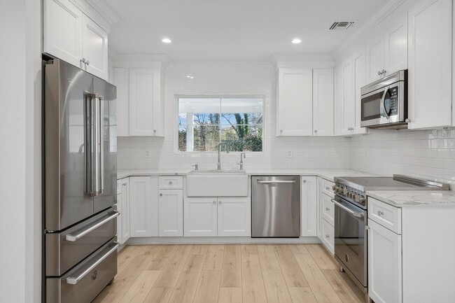 Building Photo - 471A Woodbury Rd