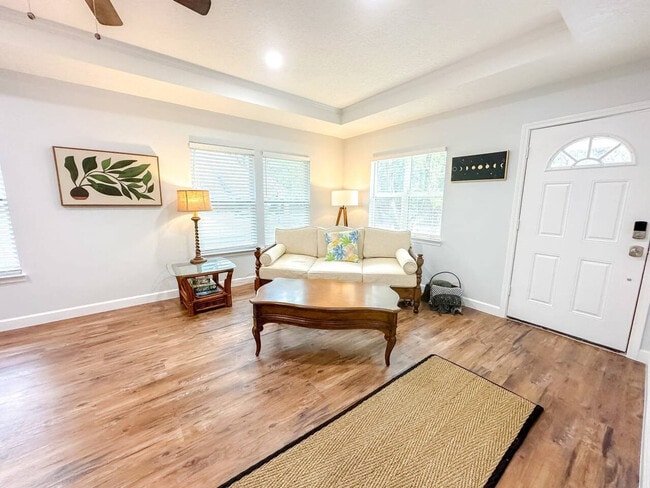 Building Photo - 942 SE 7th Ave