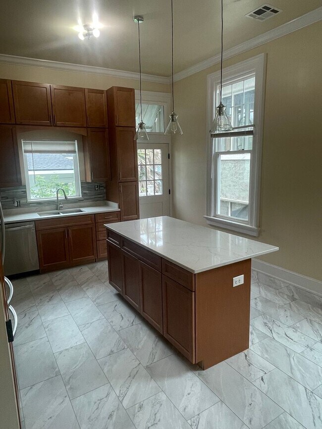 Foto del edificio - 2230-2230 Napoleon Ave