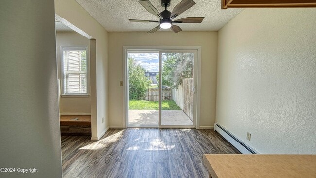 Building Photo - 3 Bedrooms, 2.5 Bathrooms, 1 Car Garage To...