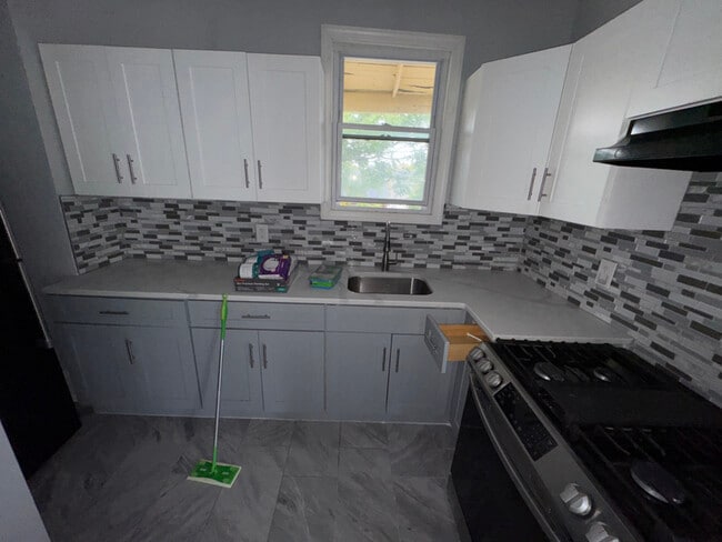 Foto del edificio - 267 Goldsmith Ave