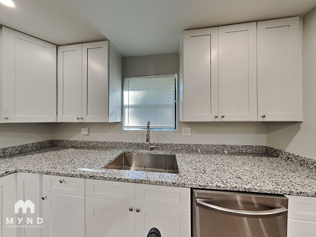 Building Photo - 2 Silverwood Dr