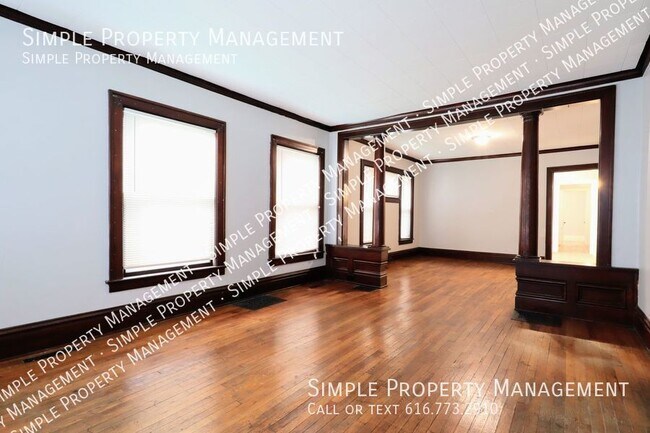Building Photo - Just Remodeled 2 Bedroom! Pet Friendly!