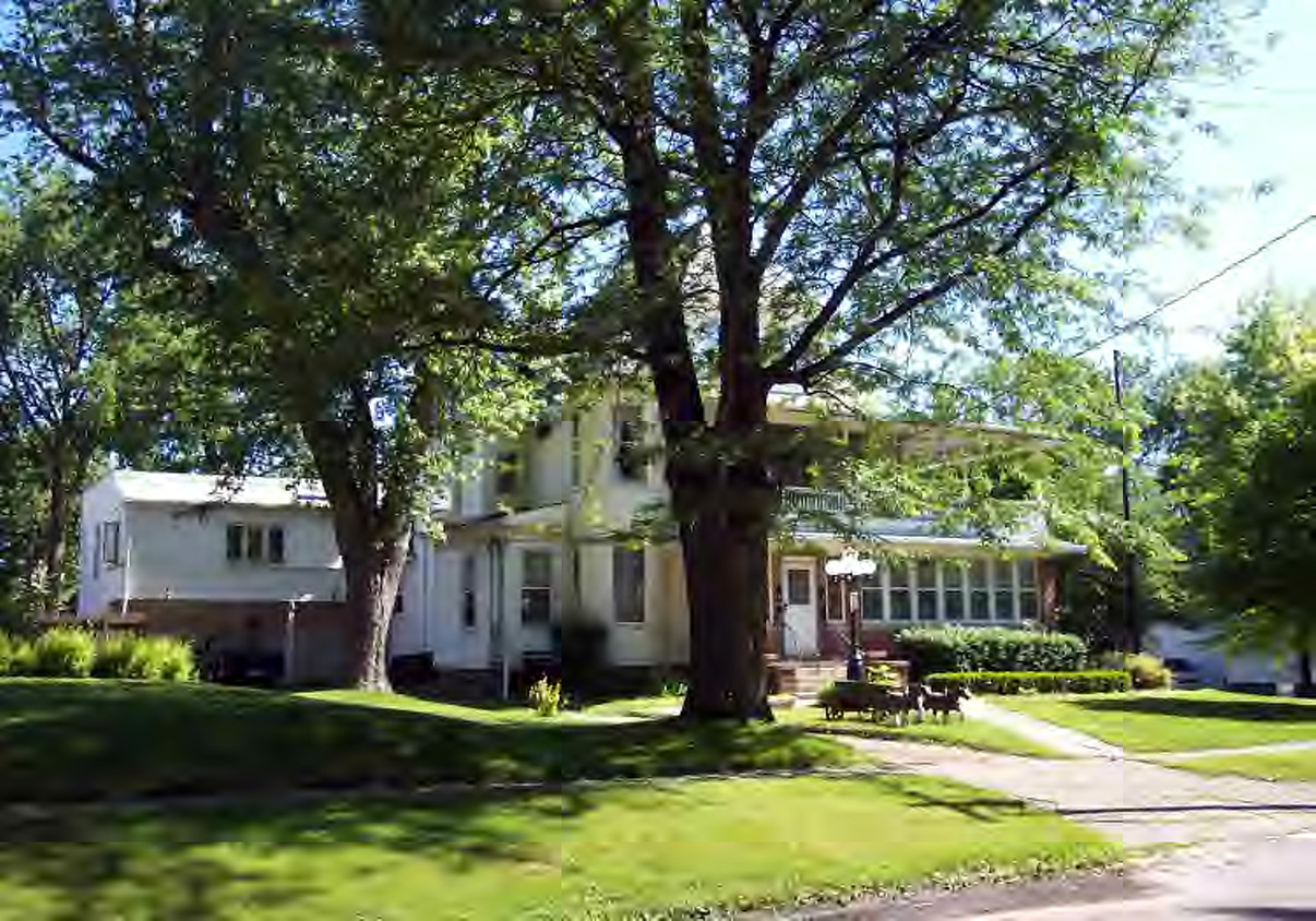 Foto principal - 330 E Locust St