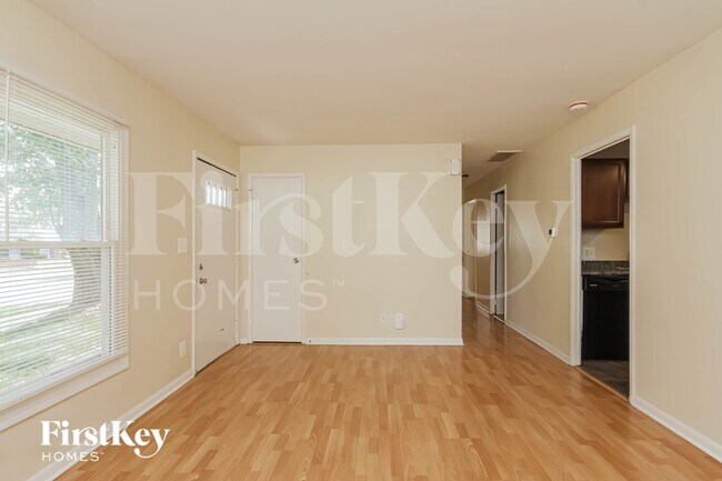 Foto del edificio - 703 E Streamwood Blvd