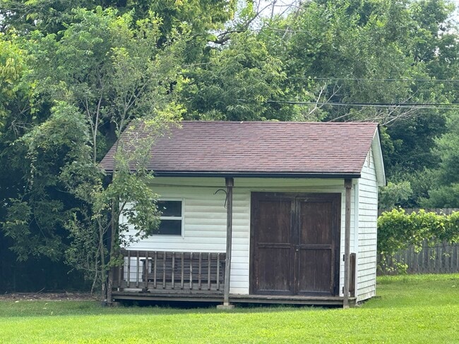 Building Photo - 1120 Bomar Ln