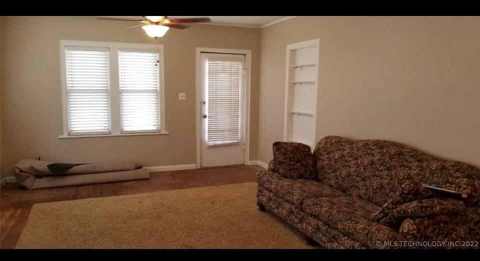 Primary Photo - 303 N Hartman Ave