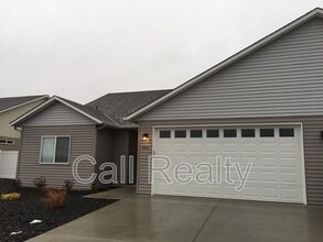 Building Photo - 4416 E Fairview Ave