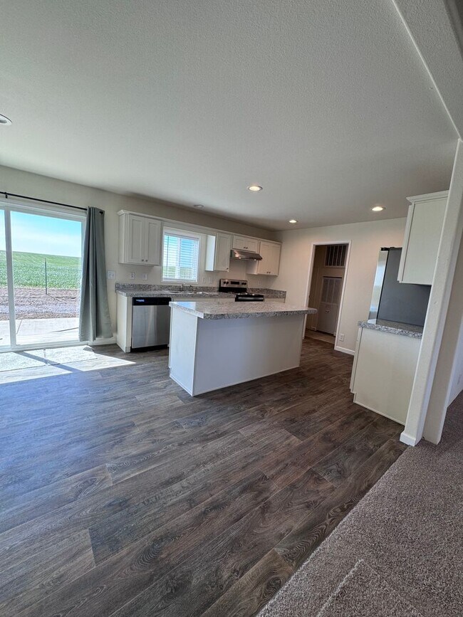 Foto del edificio - Beautiful 4 bed 2 bath new build home!