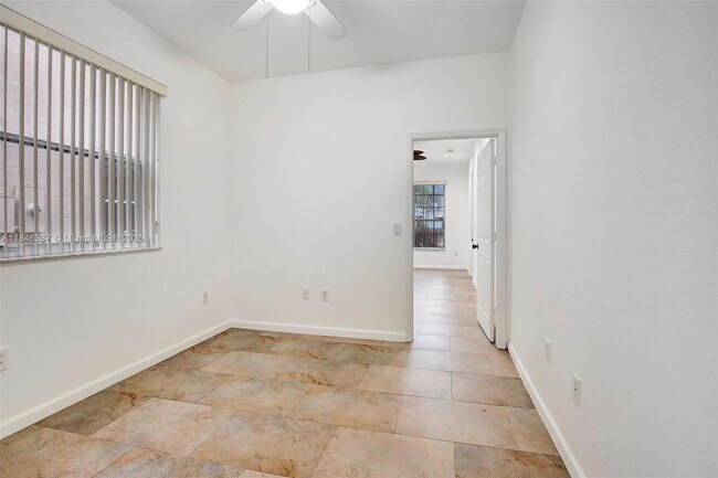 Foto del edificio - 15421 SW 18th St