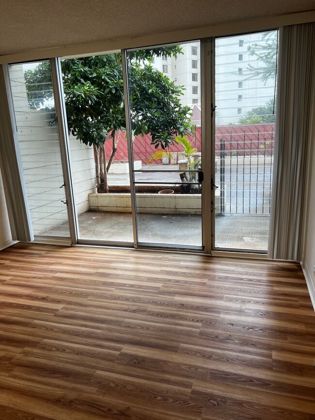 Building Photo - 5122 Likini St., Honolulu, HI 96818 ( Liki...