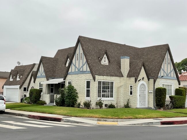 Building Photo - 3031 Saturn Ave