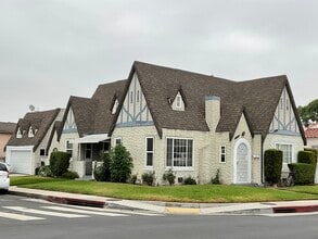 Building Photo - 3031 Saturn Ave