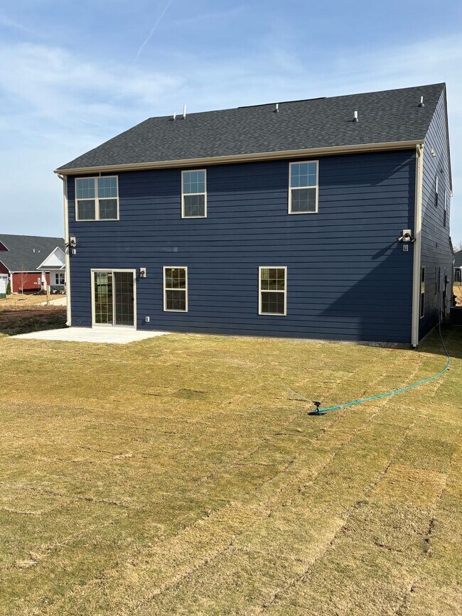 Building Photo - Luxury- New Construction