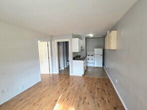 Building Photo - 140 Church Ave