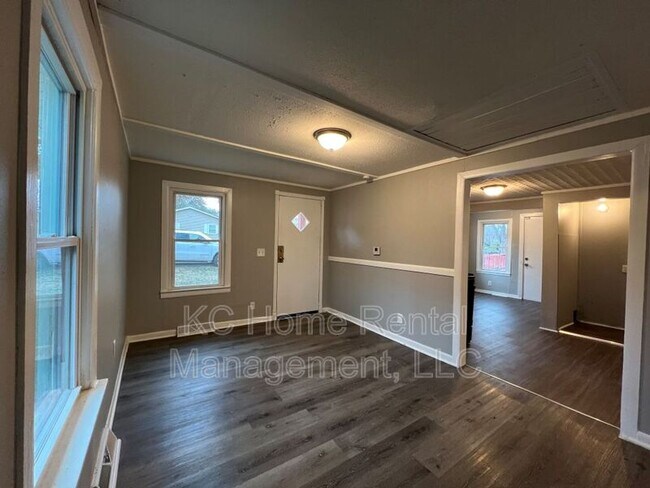 Building Photo - 1414 S Logan Ave