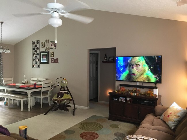 Foto del edificio - 107 Butternut Cir