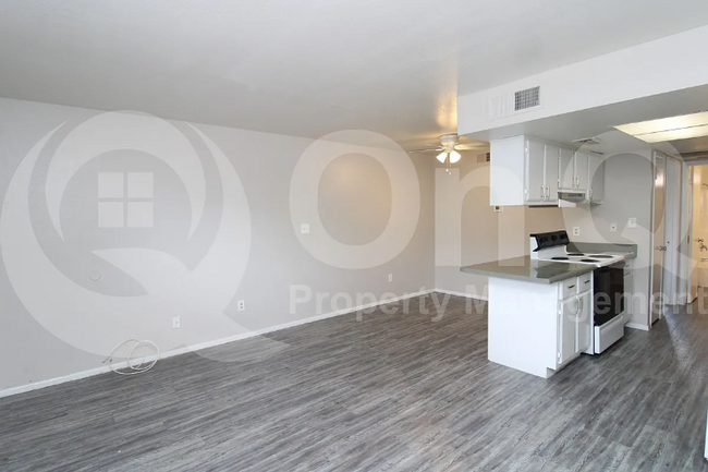 Building Photo - 3004 E Waltann Ln