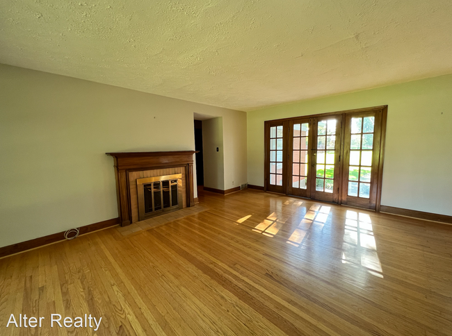 Foto del edificio - 3 br, 1.5 bath House - 4492 Brownsboro Road