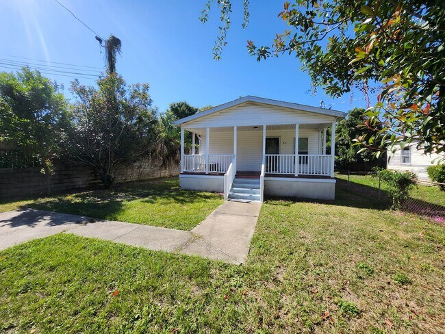 Building Photo - 811 N D St Pensacola, FL 32501 January Mov...