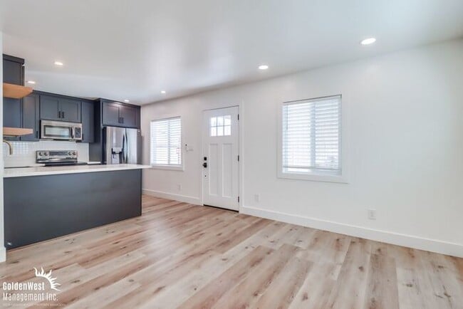 Building Photo - Modern 2Bdm 1Ba Apartment in the Azalea Pa...