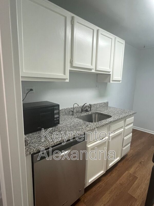 Building Photo - 206 N George Mason Dr. Apt 3
