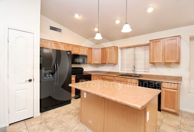 Foto del edificio - 18618 N 16th Pl