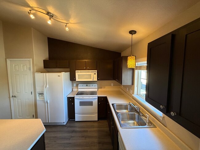 Foto del edificio - 7125 Ash Creek Hts