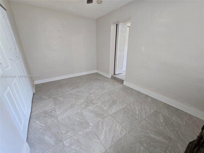 Foto del edificio - 1293 NE 110th St