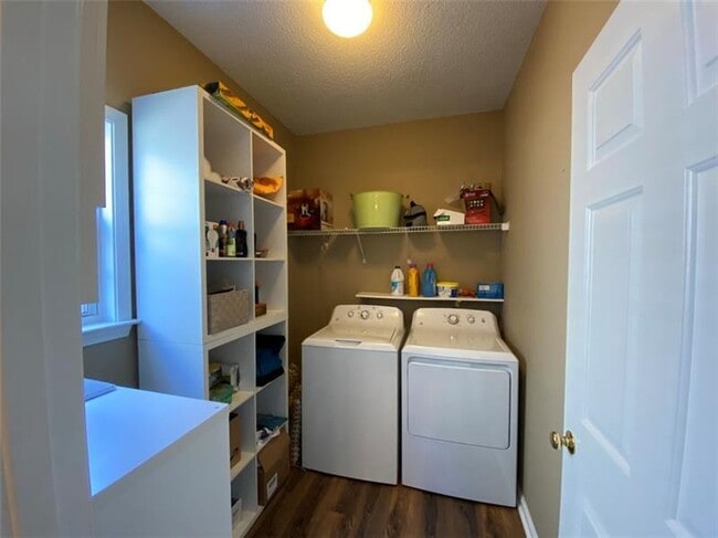Building Photo - 1150 Lyndhurst Way