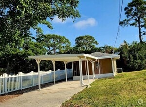 Building Photo - 2103 Doud St