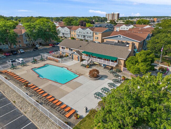 Building Photo - Southgate Apartments - Southgate, MI