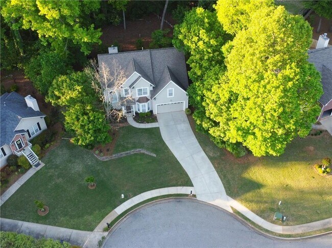 Building Photo - 850 Dogwood Park Dr