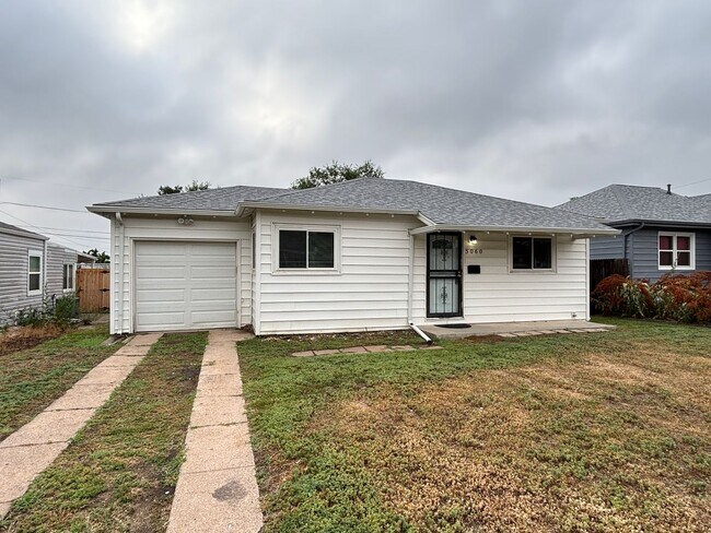 Foto del edificio - Charming home in Denver with 1-car garage.