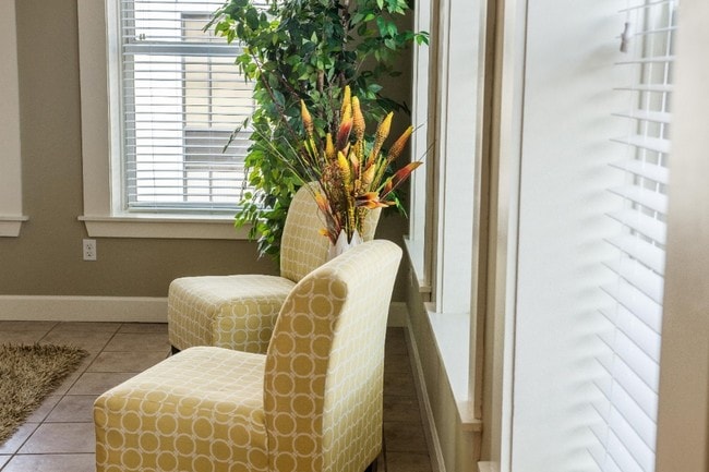 Double Hung Windows - 802 E Broadway