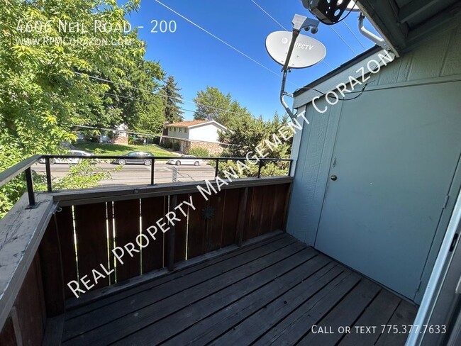 Building Photo - Upstairs 1 Bedroom 1 Bath Apartment Availa...