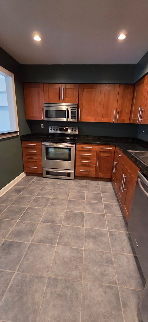 Foto del edificio - 3 Level Townhome Located in Silver Spring