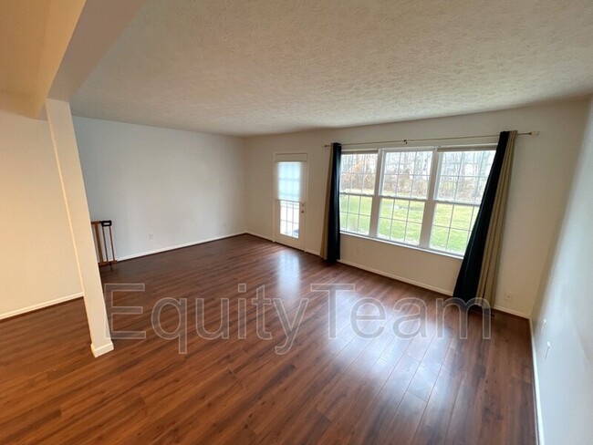 Building Photo - 7580 Lake Pointe