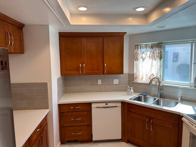 Kitchen 1 - 43 E Court Ln