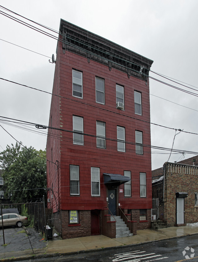 Primary Photo - 153 Academy St