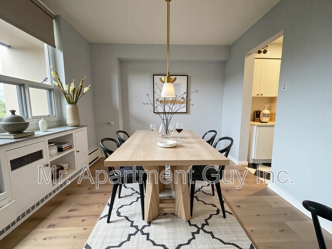 Photo du bâtiment - 1964 Main St W