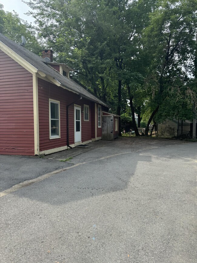 Building Photo - 249 Nelson Ave