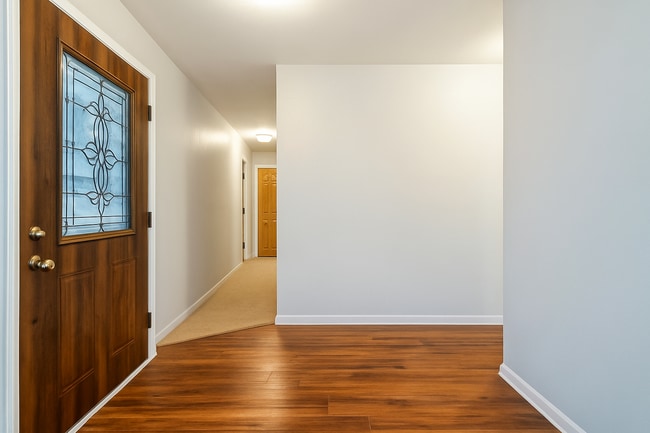 Building Photo - 110 Green Meadow Ct