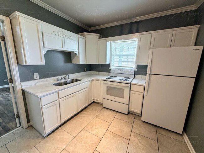 Foto del edificio - Move-In Ready in Sulphur | Updated 2BR Home w/ Covered Front Porch + Granite Countertops
