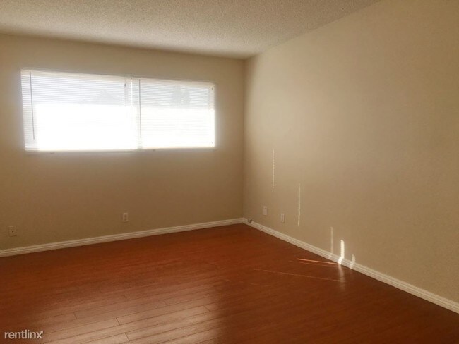 Building Photo - 2061 Las Vegas Ave