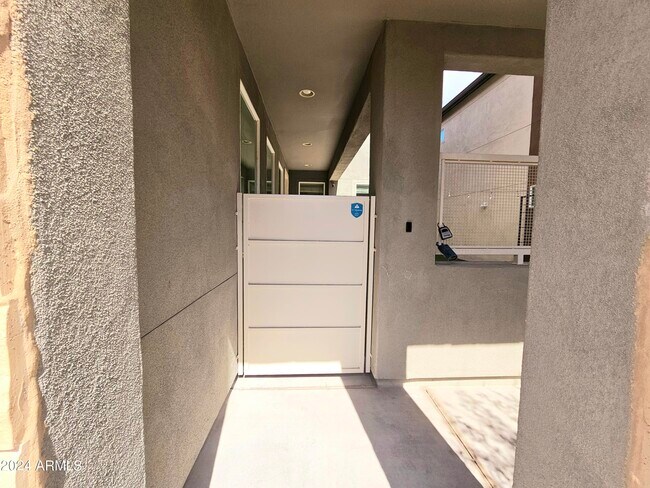 Foto del edificio - 7110 W Post Rd