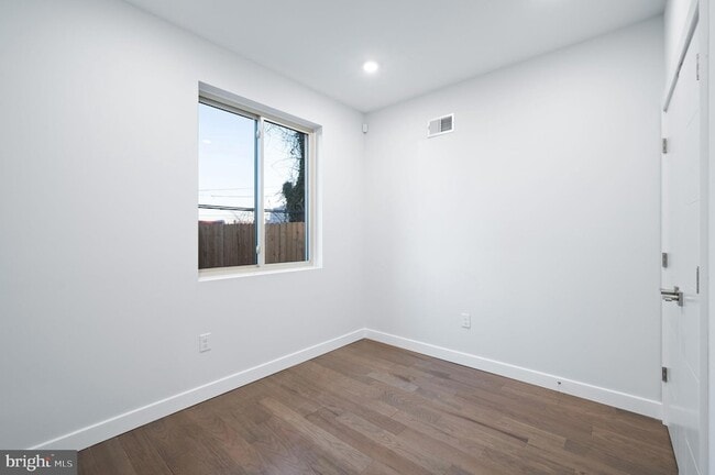 Building Photo - 2131 N Franklin Street Unit 2