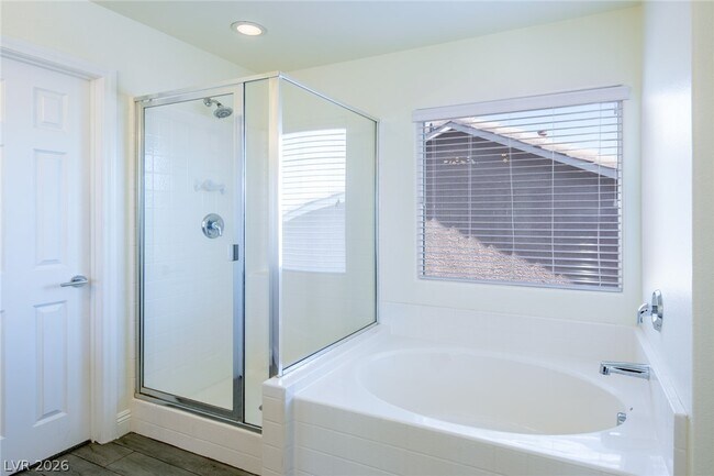 Foto del edificio - 1068 Crescent Falls St