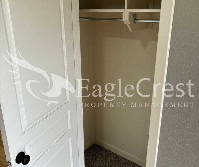 Building Photo - Three Bedroom Single Family Home located i...